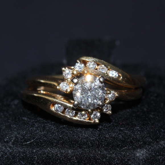 🌴 14-K Gold Wedding Band Set - Picture 4 of 14